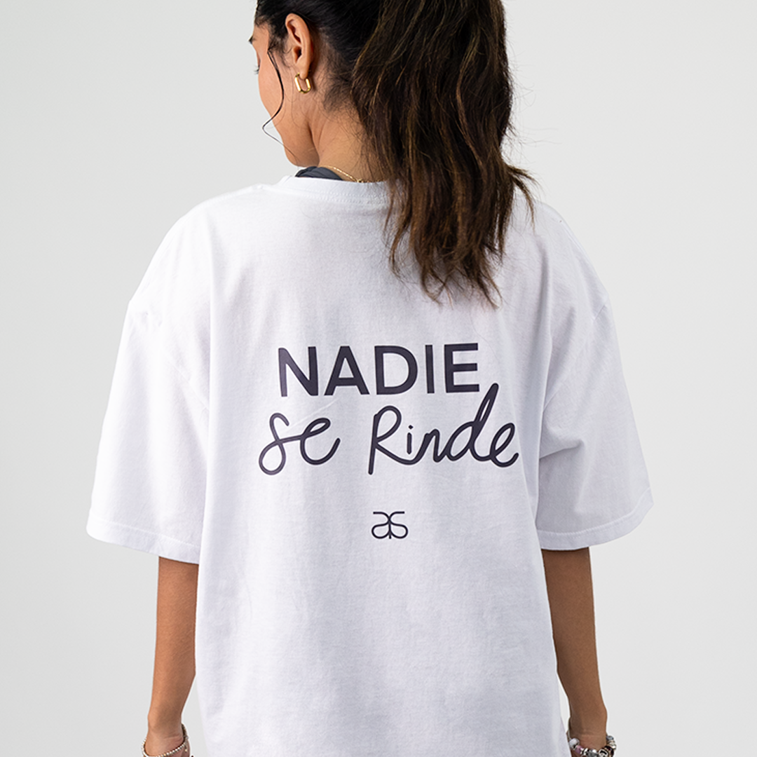 NADIE SE RINDE T-SHIRT