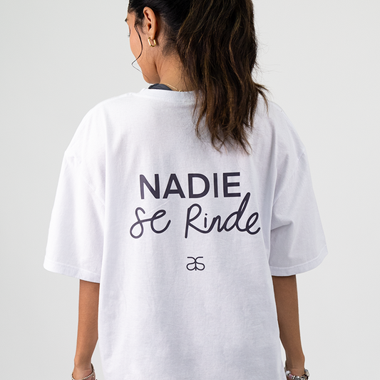 NADIE SE RINDE T-SHIRT